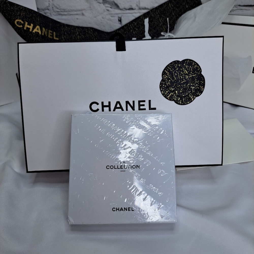 'CHANEL' DOÙBLE LOCK & KEY BOXED GIFT SET w 'CHANEL' GIFT BAG BLACK CAMILĹA ÌÌ - Picture 8 of 16